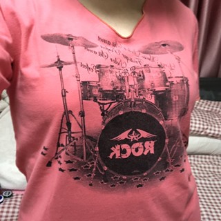 ★ROCK เสื้อยืดสีชมพูแดง ลายกลองชุด font สวยมากก