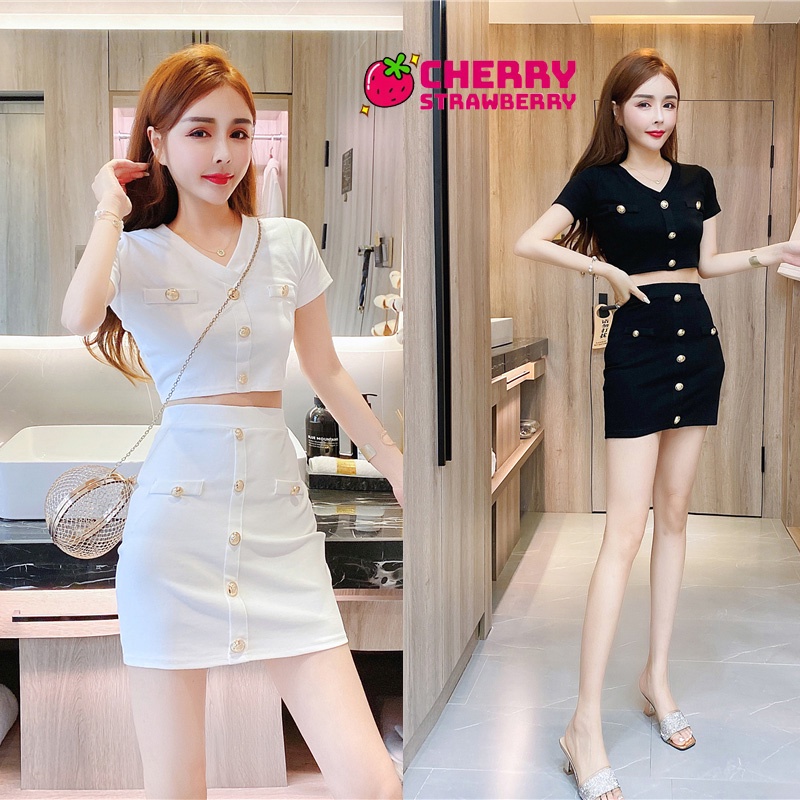 ชุดเซ็ท2 ชิ้น แฟชั่นสไตล์เกาหลี เสื้อแขนสั้น+กระโปรง ตกแต่งกระดุมด้านหน้าน่ารักๆ พร้อมส่งร้านในไทย