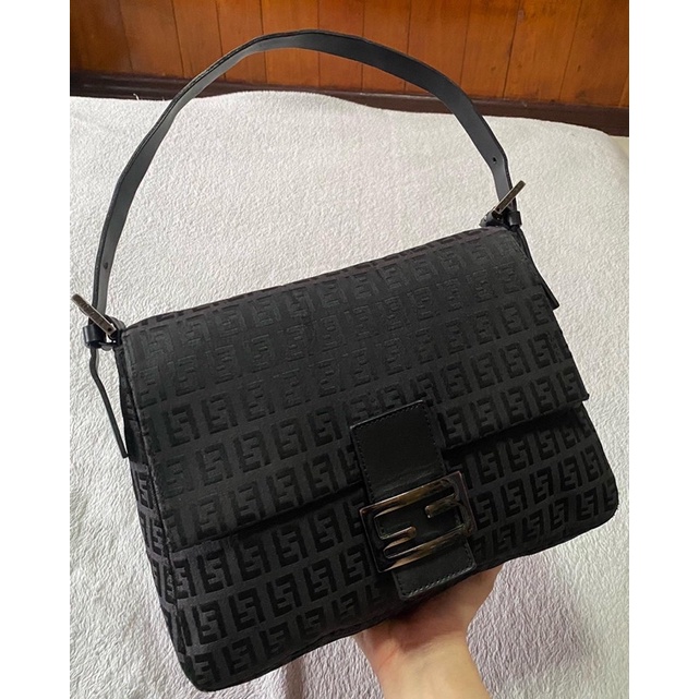 FENDI Mamma Baguette shoulder bag เฟนดิ ฟินดิ ของแท้ กระเป๋าแบรนด์เนม มือสอง