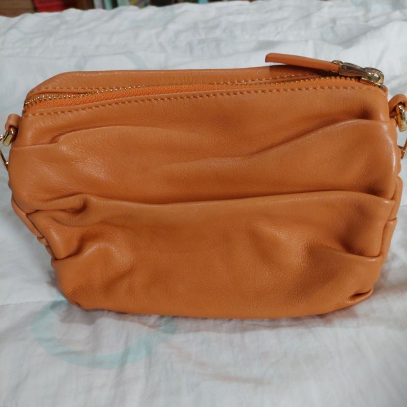 Viera by Ragazze กระเป๋าหนังแท้ทรงน่ารัก สีสวย สภาพใหม่กริ๊บ สะอาดทั้งภายนอกและภายใน