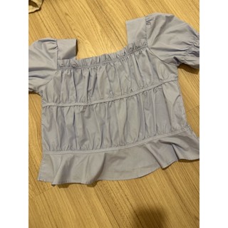 used 1 เสื้ิอครอป สีฟ้าแขนตุ๊กตา ด้านหน้าสมอคอก ด้านหลังเรียบๆ