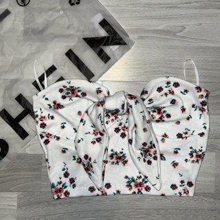 SHEIN เสื้อเกาะอก ดีเทลผูกอก ลายดอกไม้ น่ารักมาก **สินค้ามือสอง ต้องสั่งซื้อ2ตัวขึ้นไป