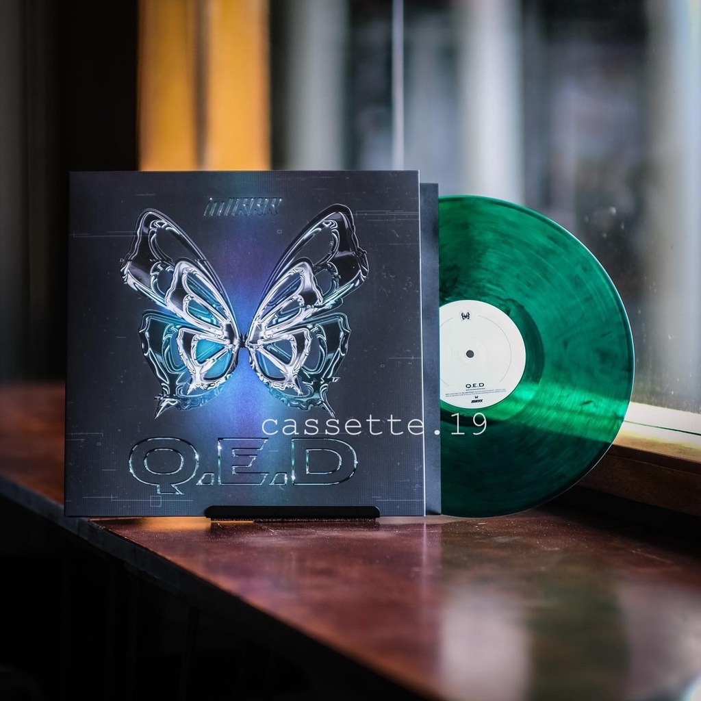 ใช้โค้ด20%เหลือ 2,200฿  พร้อมส่ง แผ่นเสียง Mirrr – Q.E.D. อัลบั้มแรก Mirrr Vinyl ของแท้ 100%