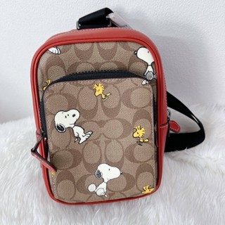 หายาก ราคาดีมา1  Coach X Peanuts Track Pack 14 In Signature Canvas With Snoopy Woodstock Print