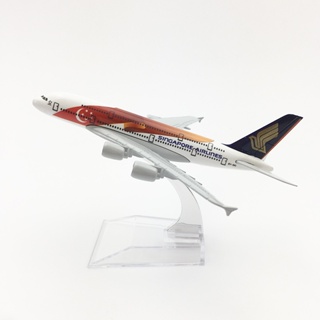 [16cm] โมเดลเครื่องบิน Singapore Airline ลายธงชาติ (Aircraft Metal Model) วัสดุทำจากเหล็ก มีล้อ พร้อมฐาน ของเล่น ของสะสม