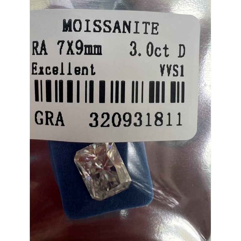 เพชร โมซาไนท์  1 เม็ด 3 กะรัต(CARATS) Lab Diamond Moissanite  7x 9mm Color D COLOR VVS1ใบเซอร์ะอยู่ใ