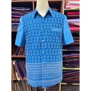 เสื้อซาฟารีสูทชายผ้าฝ้ายทอเครื่อง “ลายขอพระราชทานสีฟ้า”