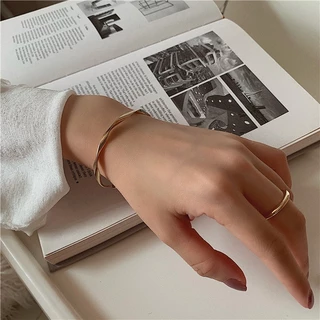 กำไลข้อมือแฟชั่น กำไลข้อมือแบบบิดเกลียว สร้อยข้อมือ กำไล เครื่องประดับผู้หญิง สไตล์เกาหลี B78