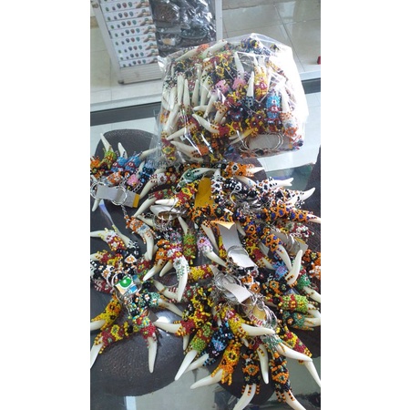 GANTUNGAN Taji Bead Keychain_ Ethnic Motif ขนาดกลาง