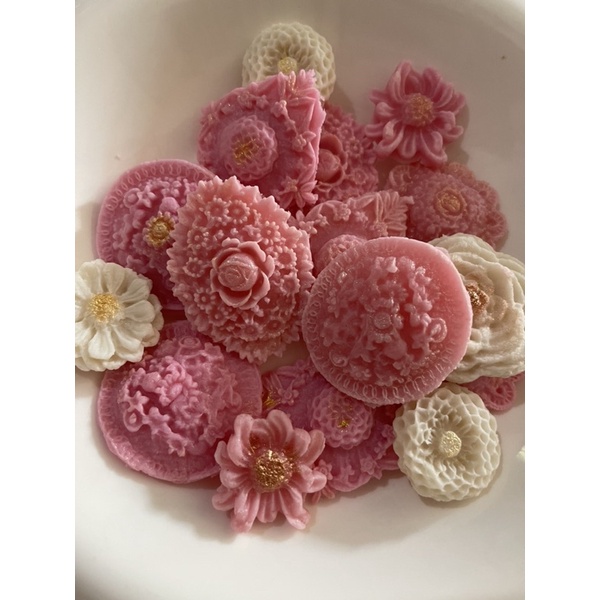 อาลัวลายไทยวิจิตรศิลป์ งดงามประณีต อาลัวของทางร้าน กรอบนอกนุ่มใน หวานน้อย ทานเองก็ได้ ให้เป็นของก็เล่อค่าค่ะ