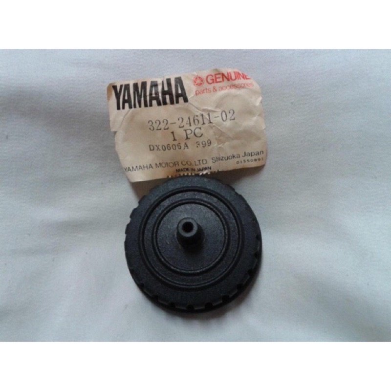NOS Tank Cap 322-24611-02 Yamaha DT100 DT250 DT400 YZ TY TZ125 MX RT1 RT2 RT3 SC500 TT500 XT500 ฝาถั