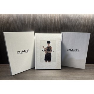 หนังสือ “Chanel 2021/2022 Metier D’Art Collection” article and photobook สภาพใหม่ค่ะ