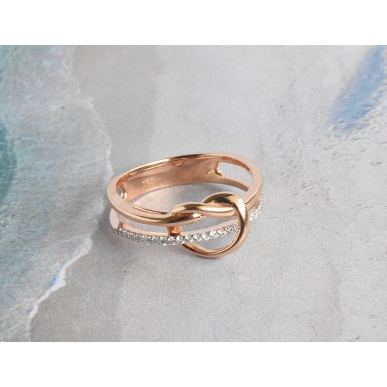 Tarry แหวนทองแท้ เพชรแท้น้ำ 97 ครึ่งวง แถวคู่ เหมือนปมเชือก สื่อความหมายถึงความรักที่ไม่มีที่สิ้นสุด