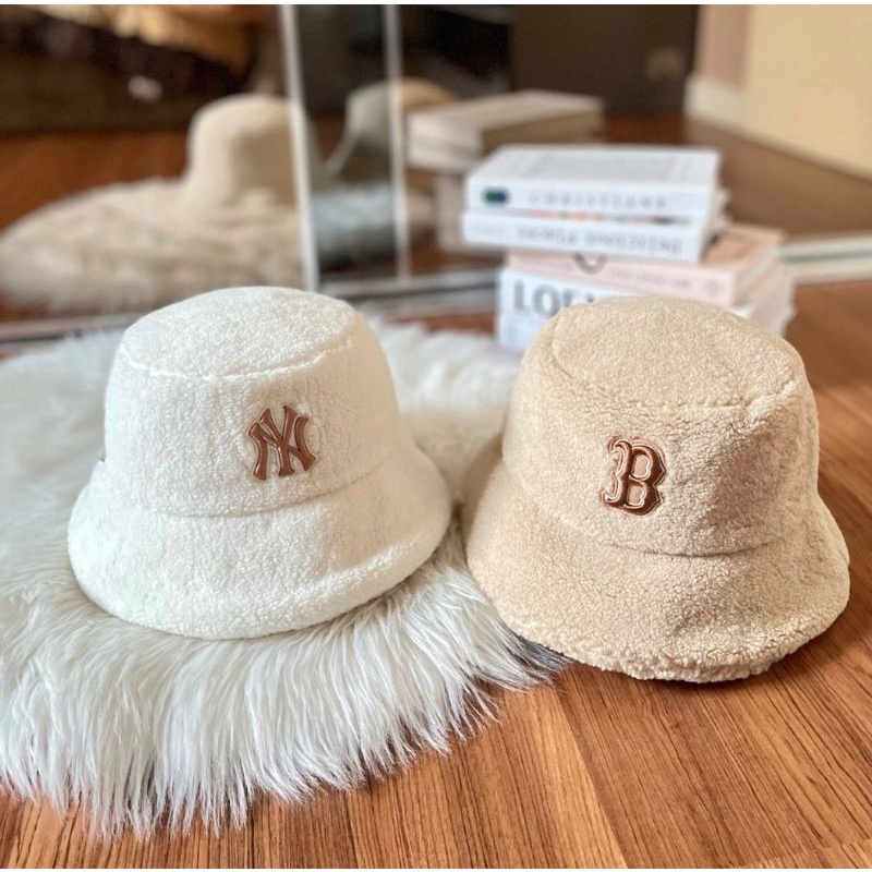 ☃️❄แท้ 100%🛍🎉 พร้อมส่ง หมวกบักเก็ต MLB Fleece Bucket Hat หมวกปีก สีขาวครีม🤍logo NY ขนปุย ขนนุ่มนิ่ม 