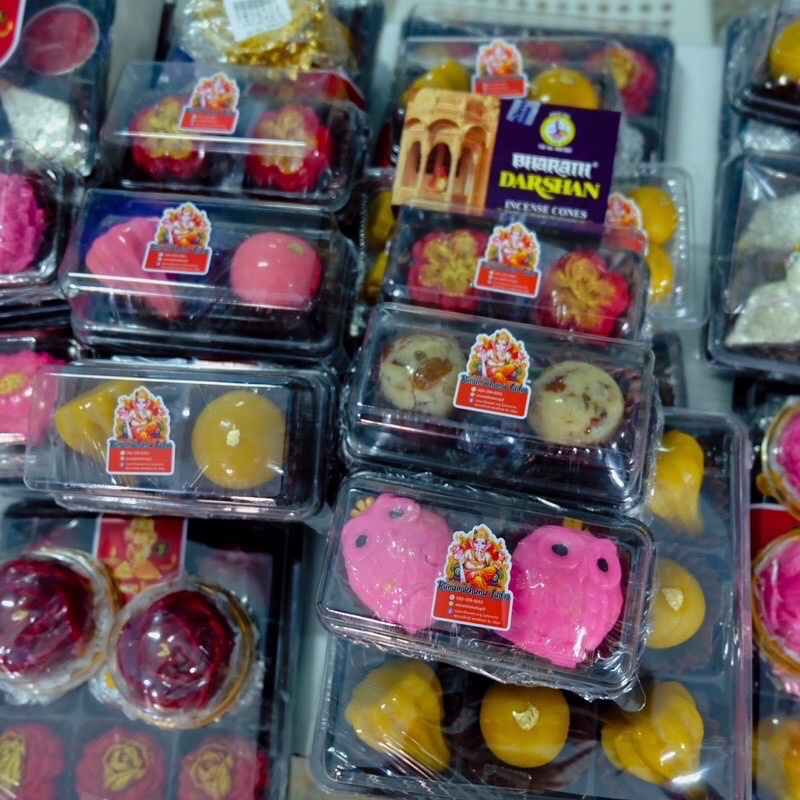 ขนมดอกบัวลักษมีมาตา อร่อย ไม่ผสมแป้งและวัตถุกันเสีย ดอกกุหลาบแดงถวายท้าวเวสสุวรรณ พระแม่อุมาเทวี ชบาแดงถวายพระพิฆเนศ - รูปที่ 3