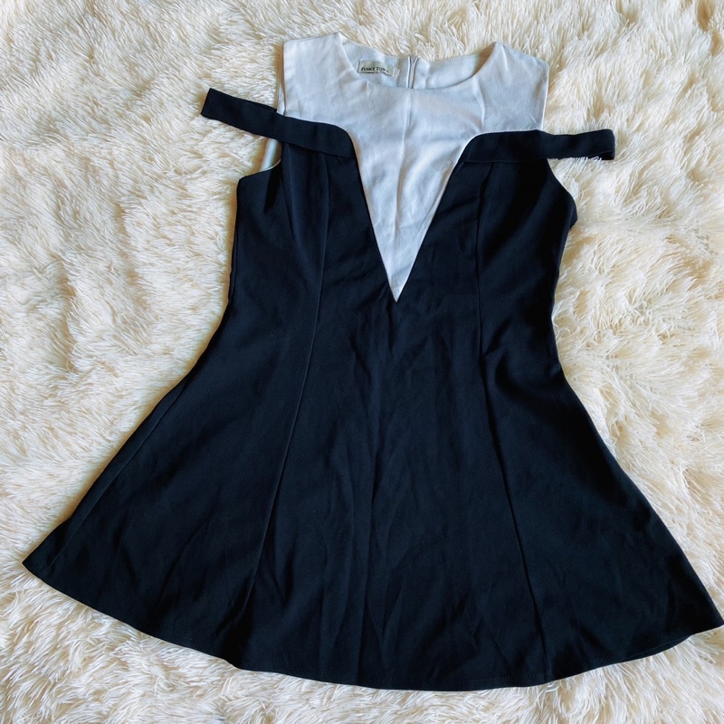 ชุดเดรส Funky Town (มือ2)