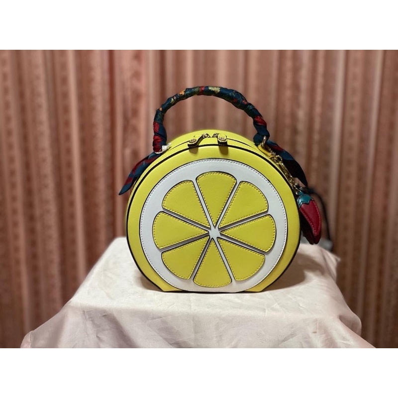 กระเป๋าเลม่อน lynaround