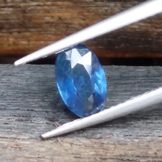 พลอย ไพลิน blue sapphire 0.89 กะรัต(Cts.) ดิบ (Unheated ) VS พลอยแท้ อัญมณีมงคลประจําวันเกิด เครื่องประดับพลอย