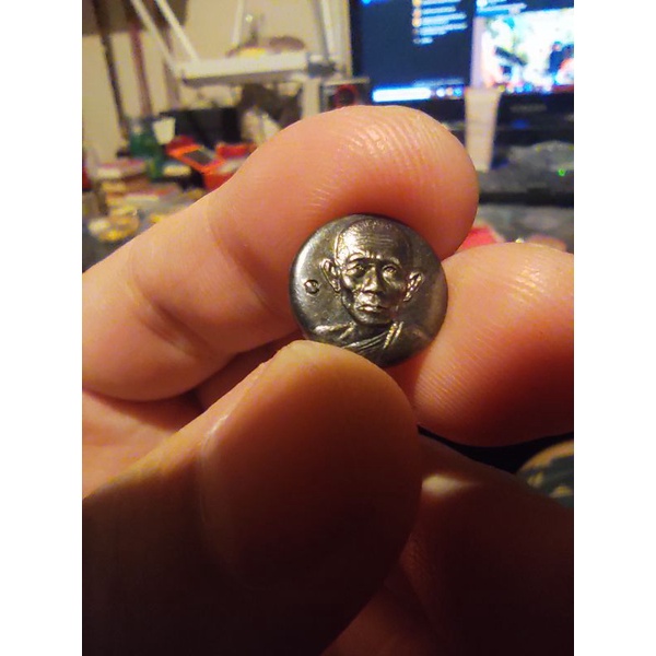 เหรียญเม็ดกระดุมหลวงพ่อรวย กฐินปี2540