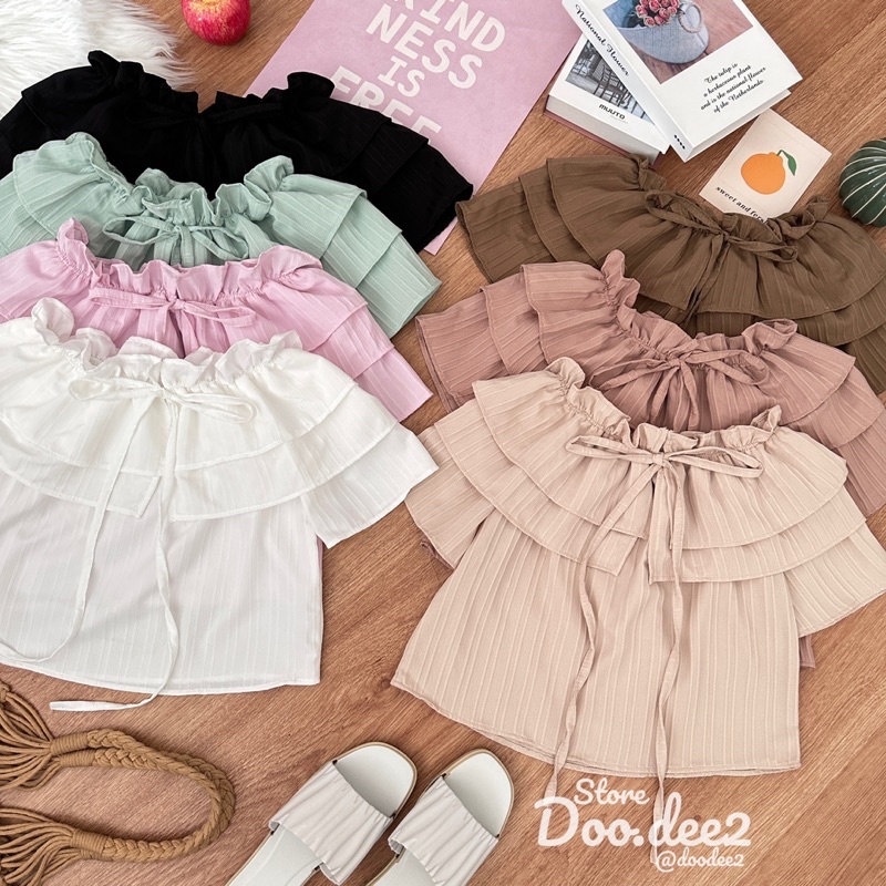 DOODEE2 เสื้อปาดไหล่ ระบายเป็นชั้นๆ ผูกโบว์หน้า
