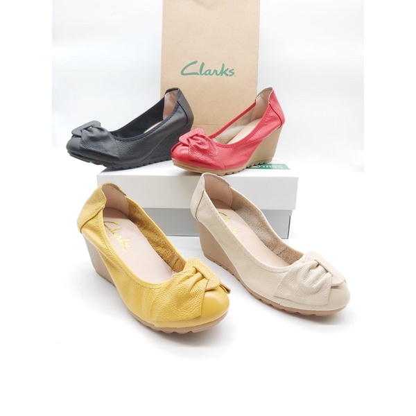 Clarks A08 WEDGES รองเท้าส้นเตารีด สําหรับผู้หญิง