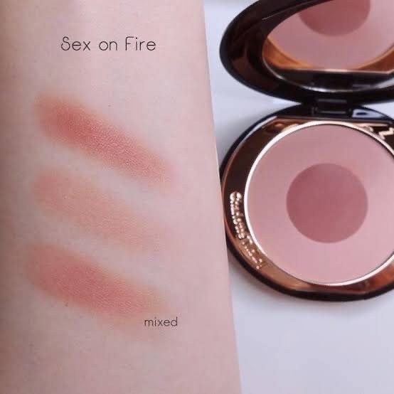 Charlotte Tilbury Cheek To Chic Blusher