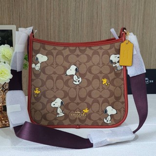 💚แท้💯 พร้อมส่ง💚COACH CF294 X PEANUTS DEMPSEY FILE BAG IN SIGNATURE CANVAS WITH SNOOPY WOODSTOCK PRIN