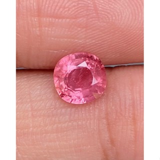 พลอย ชมพู ส้ม แซฟไฟร์ Orangy Pink Sapphire 1.56 กะรัต (Cts.) พร้อมใบเซอร์ พลอยแท้ อัญมณีมงคลประจําวันเกิด เครื่องประดับพ