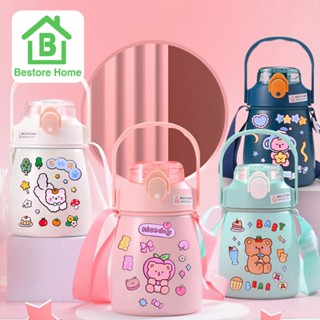 BestoreHome : กระบอกน้ำ กระบอกน้ำพลาสติกแบบพกพา มีสายสะพาย ใช้งานง่าย สีพาสเทล น่ารัก ขนาด 1100 ml  🌈🌈แถมสติ๊กเกอร์ฟรี🌈🌈