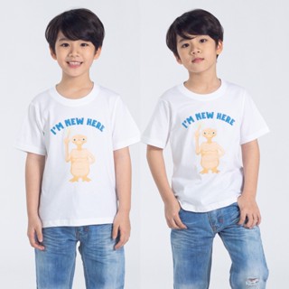 Universal Studios Boy E.T. Im New Here Flock Print T-Shirt -เสื้อยืดเด็กลายE.T.พิมพ์ลาย ตัวอักษร IM NEW HERE พิมพ์เทคนิคกำมะหยี่  ไม่หลุดลอก สินค้าลิขสิทธิ์แท้ ผลิตจากผ้าคอตตอน100% สวมใส่สบาย ไม่ระคายเคืองผิว ระบายอากาศได้ดี