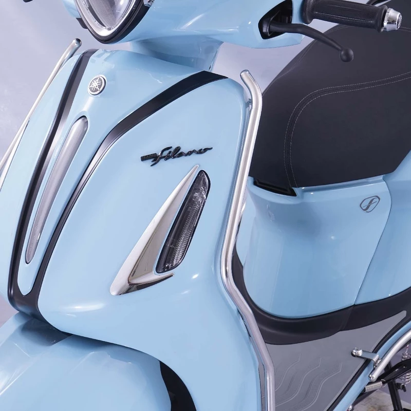 ชุดฝาครอบไฟเลี้ยวหน้า สีดำ สีโครเมี่ยม ใส่กับรุ่น GRND FILANO HYBRID CONNECTED ปี2023-2026