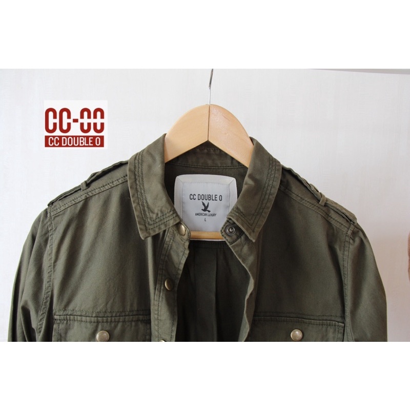 CC Double O x cotton shirt เขียวขี้ม้าเข้ม สวยมาก อก 34 ยาว 25 ❌ตำหนิ รอยเปื้อนแขนเสื้อคะ ทรงสวยเท่ห