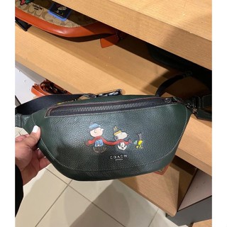 พร้อมส่ง แท้ 🇺🇸100% New Coach  คาดอก ผู้ชาย COACH X PEANUTS WARREN BELT BAG WITH SNOOPY MOTIF CE618 GREEN MULTI