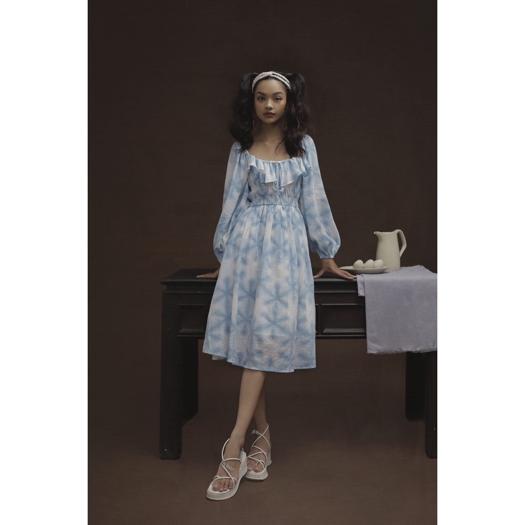 The Country Ocean Bee Dress แขนพองและคอระบายเป็นผ้าคอตตอนสีฟ้า