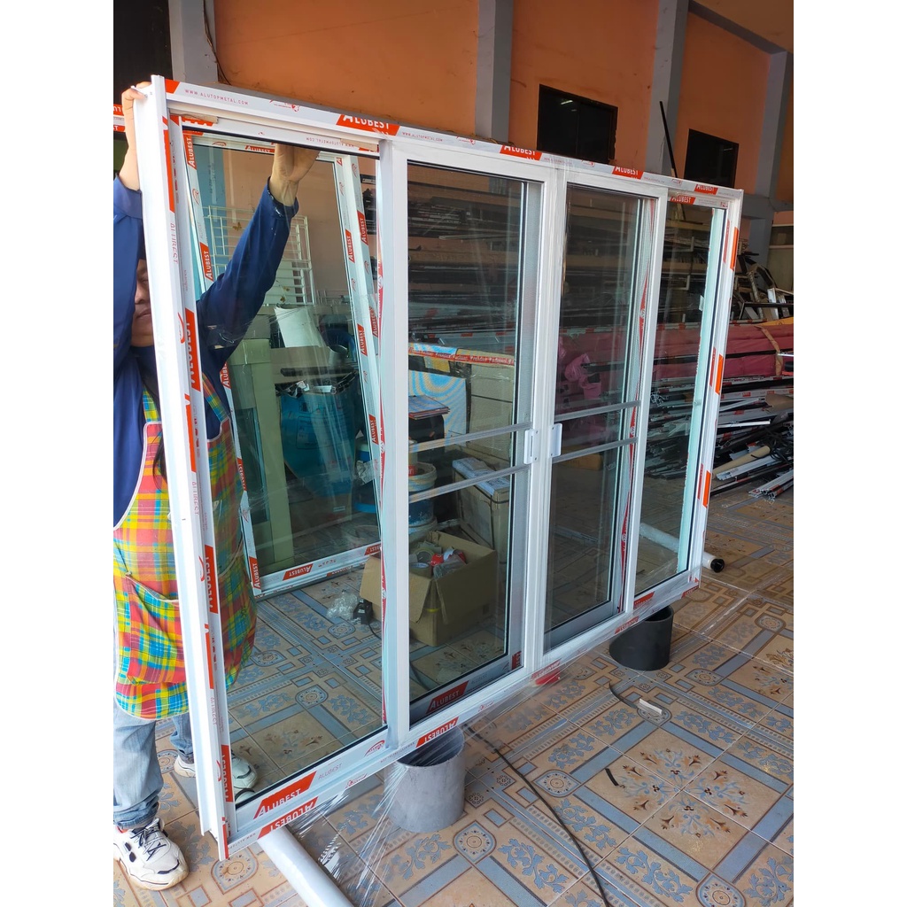 หน้าต่างบานเลื่อนอลูมีเนียมสำเร็จรูปมีขนาดกว้าง200xสูง150cm แบ่ง4ช่อง กรุณาสั่งซื้อสินค้า1ชิ้นต่อ1คำสั่งซื้อ