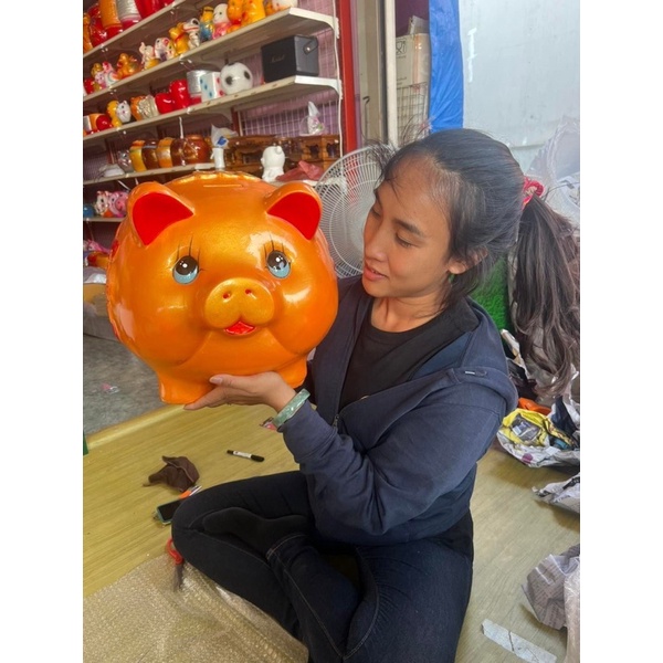 กระปุกออมสินหมูทอง ปูนปลาสเตอร์ เพ้นท์มือ ขนาดใหญ่ที่สุด 3XL | งานแฮนด์เมด หรูหรา สีทองมงคล - รูปที่ 5
