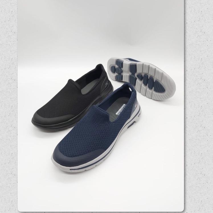 ราคาไม่แพงสําหรับรองเท้า Skechers Gowalk 5 Man / Go Walk 5 Slip On / Skecher / Go Walk / รองเท้าทําง