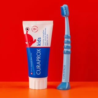 CURAPROX ยาสีฟันสำหรับเด็กฟันน้ำนม รุ่น kids 950 กลิ่นสตรอว์เบอร์รี (ขนาด 60 มิลลิลิตร)