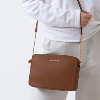 กระเป๋าทรงกล่องมีซิป ปิด สายยาวโซ่ต่อหนัง มี 2สีคร้าNEW MK Michael Kors Jet Set Item Large Crossbody