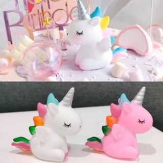 ยูนิคอร์นตกแต่งเค้ก มีสีชมพู กับขาว