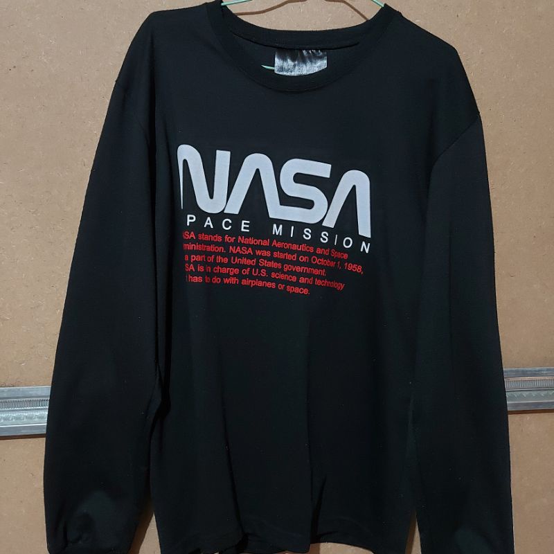 UPPERCUT เสื้อมือสอง เสื้อสเวตเตอร์แขนยาว สกรีนลาย NASA หน้าหลัง มีแถบเรืองแสง