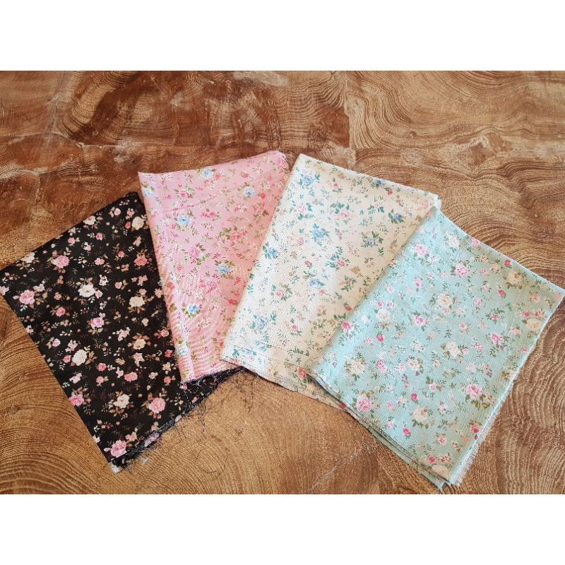 KATUN ผ้าคอตตอนญี่ปุ่นลายดอกไม้โทรมเล็ก Tokai Senko TS022 [Min. ซื้อ 1 เมตร]