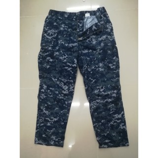 008USNกางเกงทหารUSขนาดL-S เอว 35-39นิ้วขายาว US NAVYDIGITOL PATTERNลายพรางดิจิตอลน้ำเงินสีน้ำเงินพร้อมป้ายชื่อสีทอง