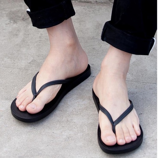 Flip Flops 9 บาท Luckkyshoes รุ่นฮิต  รองเท้าแตะแฟชั่น หูหนีบเก๋ๆ ใส่สะดวกสบาย ใส่สบายตลอดวัน มี สีขาว/ดำ ให้เลือกไปเลย Men Shoes