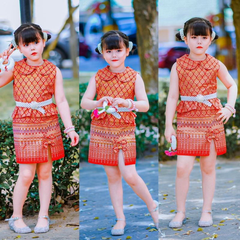 ชุดไทยประยุกต์สีแดง เสื้อคอบัว+กระโปรงผ่าหน้าผ้าไทยพิมพ์ทอง ชุดไทยเด็ก ชุดไทยเด็กผู้หญิง ชุดไทยอนุบา