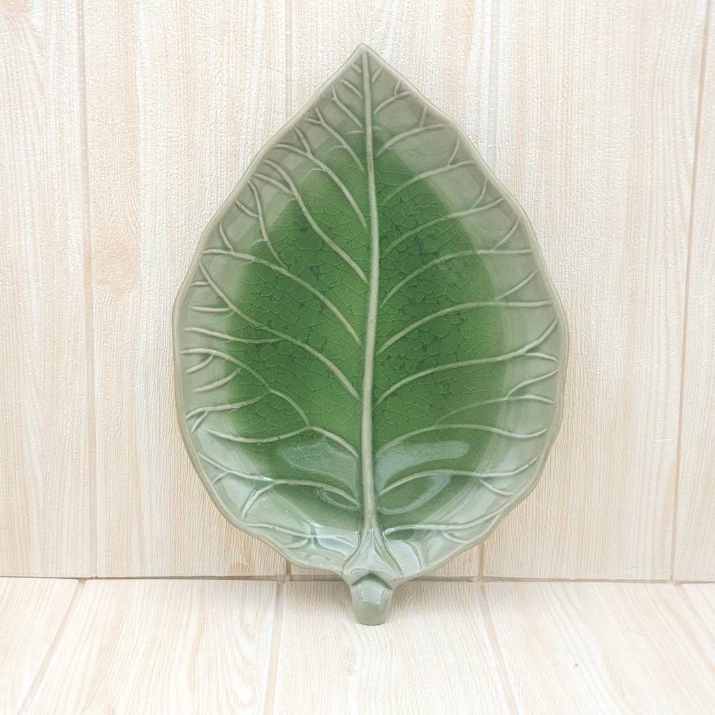 จานเซรามิค ทรงใบไม้ สีเขียวหยก เนื้อหนา  มี 3 ขนาด   6.75 x 9.6 นิ้ว  ,  7.6 x 11 นิ้ว  และ  8.75 x 12.6 นิ้ว - รูปที่ 5