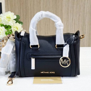 (พร้อมส่ง)กระเป๋าสะพายใบยาว สีดำ NEW Michael Kors Carine Extra-Small Pebbled Leather Satchel