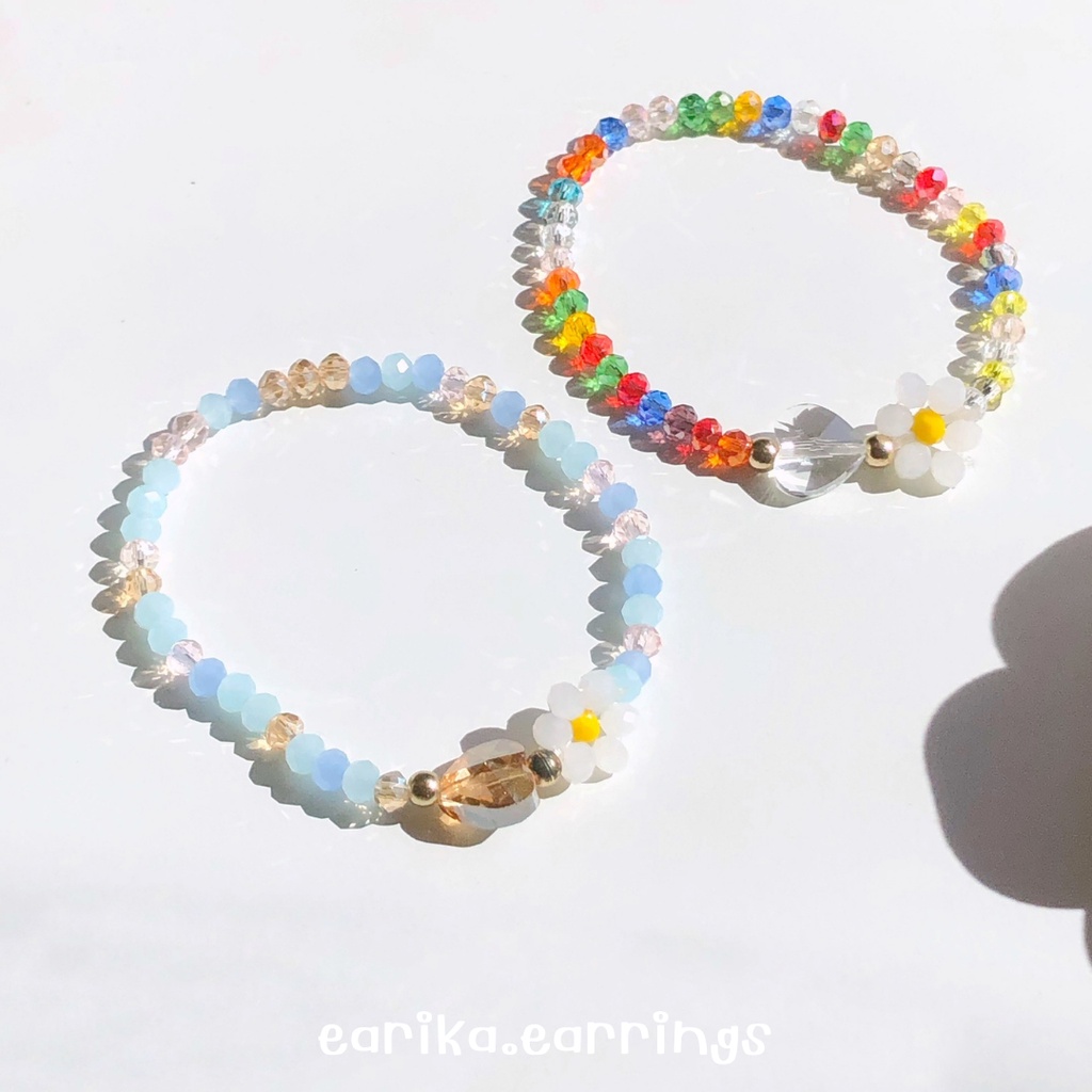 earika.earrings - bloomish beads bracelet สร้อยข้อมือลูกปัดดอกไม้ ฟรีไซส์ปรับขนาดได้