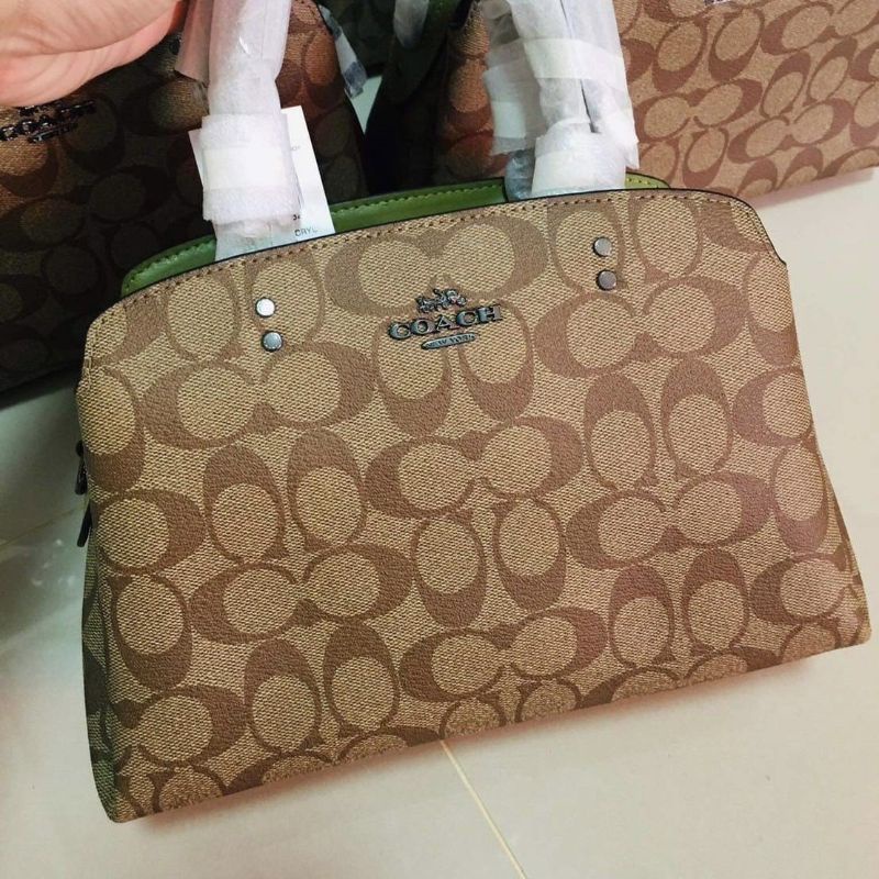 💚👜NEW COACH MINI LILLIE CARRYALL IN SIGNATURE CANVAS (COACH 91494)สีน้ำตาล หูเขียว