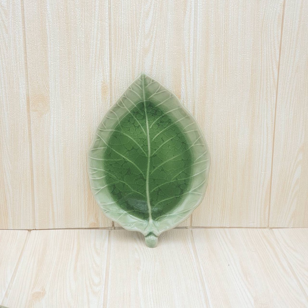 จานเซรามิค ทรงใบไม้ สีเขียวหยก เนื้อหนา  มี 3 ขนาด   6.75 x 9.6 นิ้ว  ,  7.6 x 11 นิ้ว  และ  8.75 x 12.6 นิ้ว - รูปที่ 3